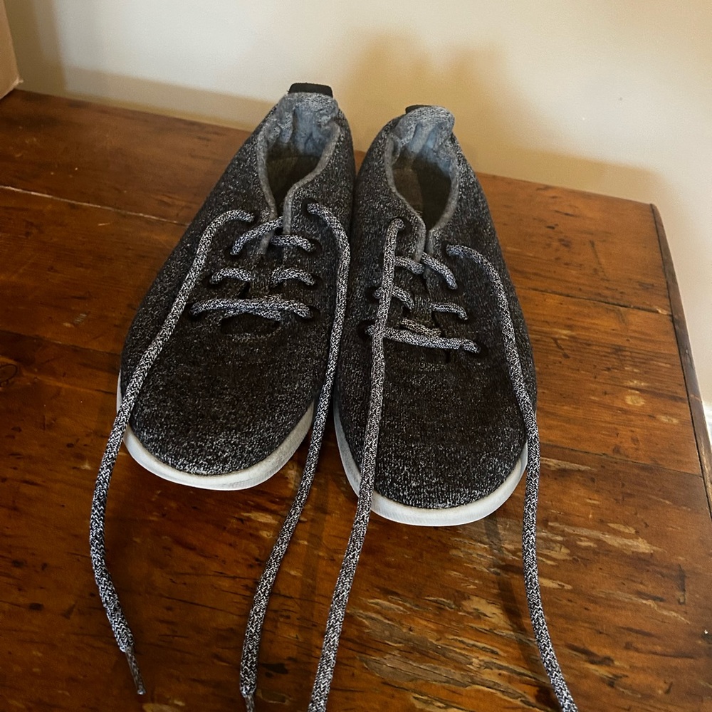 Grey Allbirds Men’s Wool Runners Size 10. Great Condition.